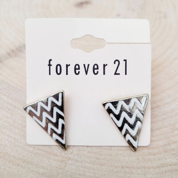 Brand New Forever 21 Gold Tone White Triangle Earrings - Picture 2 of 7